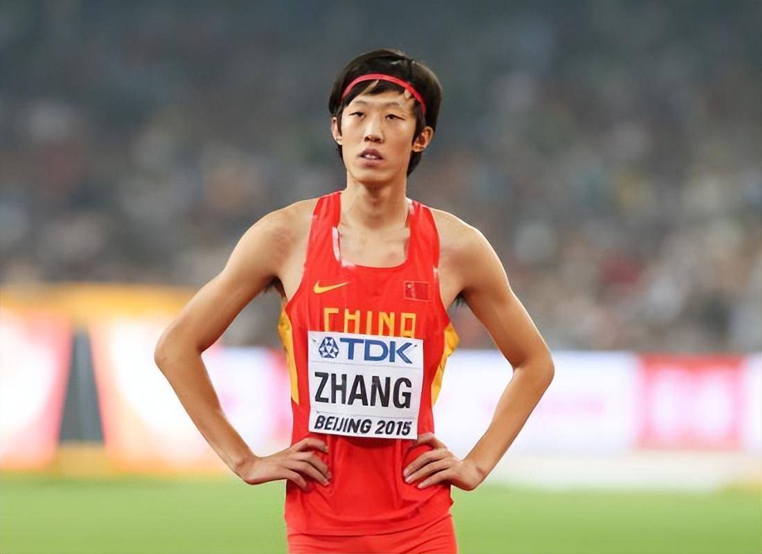 包含哈兰德重返赛场，出色防守首场状态出色，G2观众沸腾！的词条