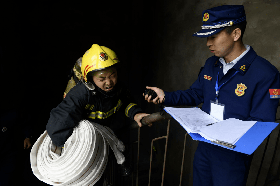九游体育摩托车赛季后赛，洞庭海豚队与雪域铁骑队读秒扳平，体能对抗拉满！边路成突破口的简单介绍